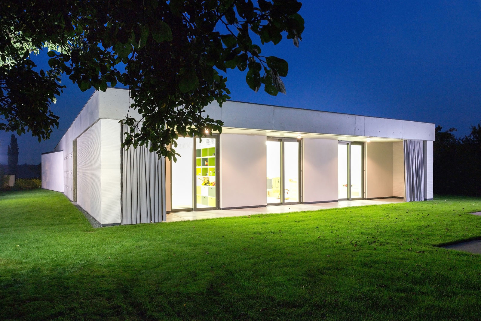 A Wide Contemporary Home with Tons of Clean and Natural Light in Slavonín, Czech Republic by JVArchitekt & KAMKAB!NET (25)