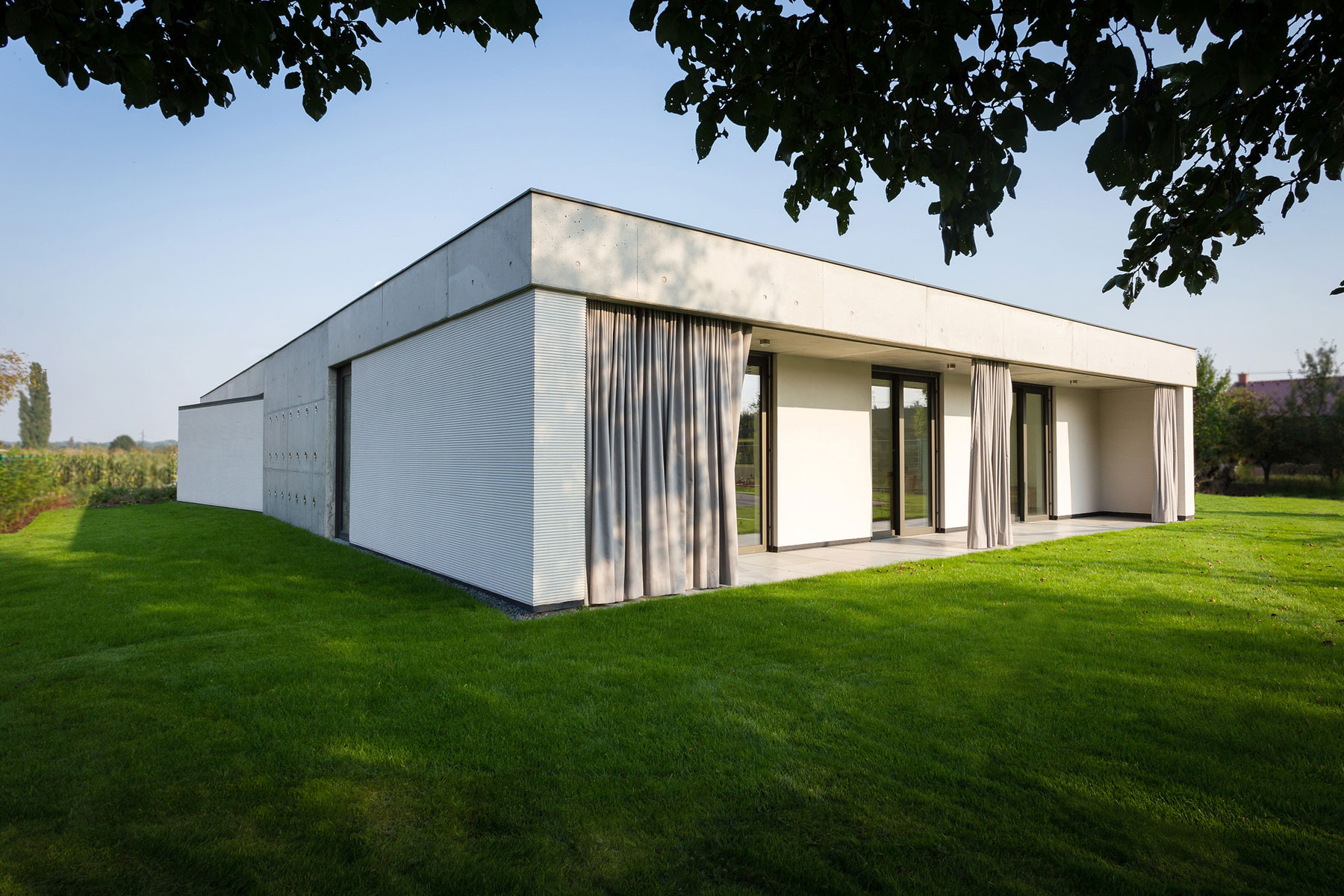 A Wide Contemporary Home with Tons of Clean and Natural Light in Slavonín, Czech Republic by JVArchitekt & KAMKAB!NET (5)