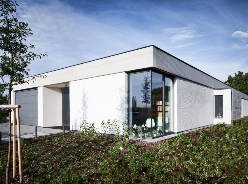 A Wide Contemporary Home with Tons of Clean and Natural Light in Slavonín, Czech Republic by JVArchitekt & KAMKAB!NET (6)