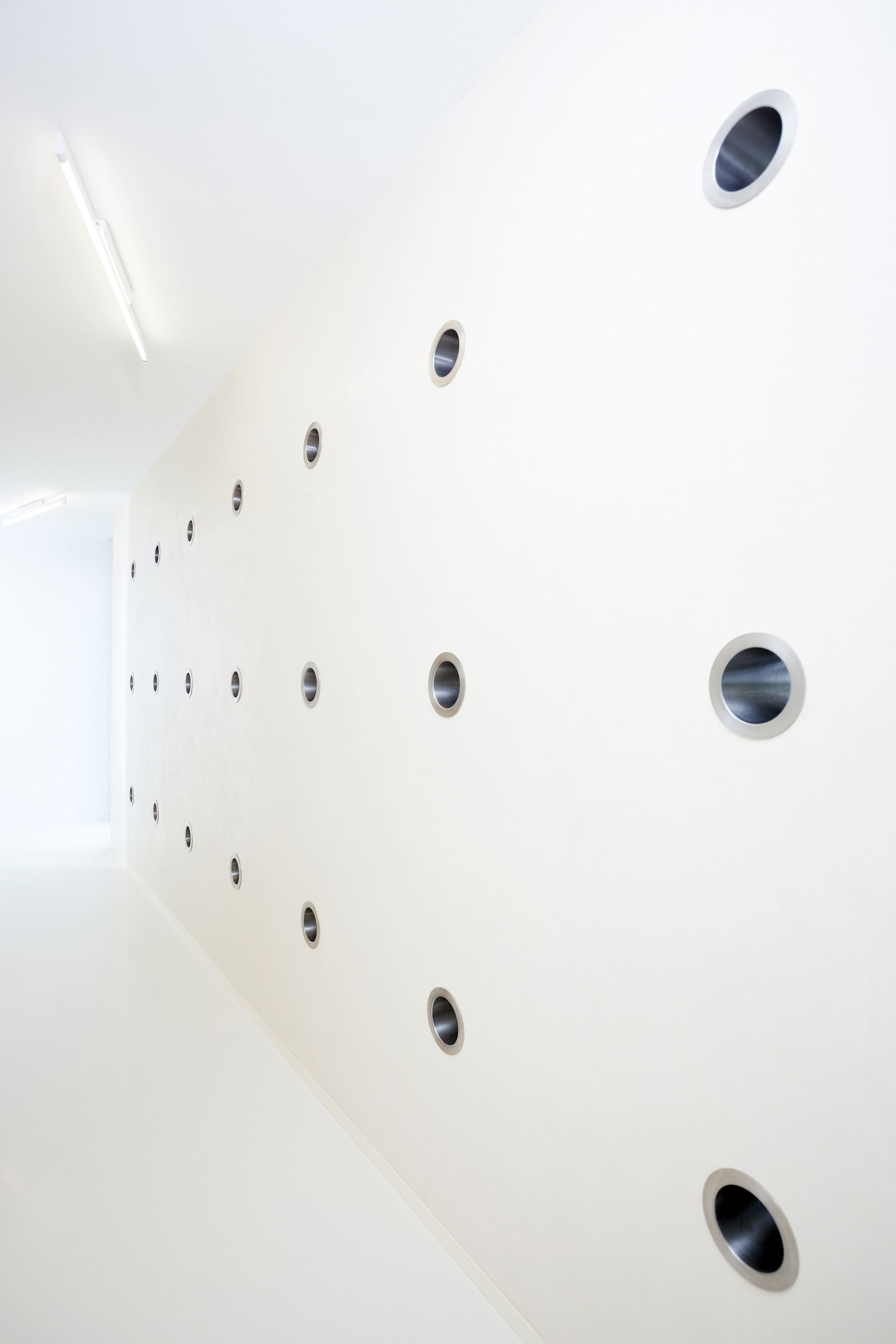 A Wide Contemporary Home with Tons of Clean and Natural Light in Slavonín, Czech Republic by JVArchitekt & KAMKAB!NET (9)