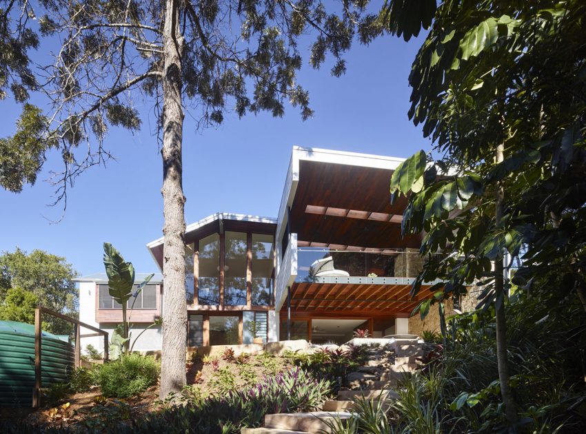 A Stunning Contemporary Home in the Beautiful Forests of Kenmore Hills by Shaun Lockyer Architects (1)