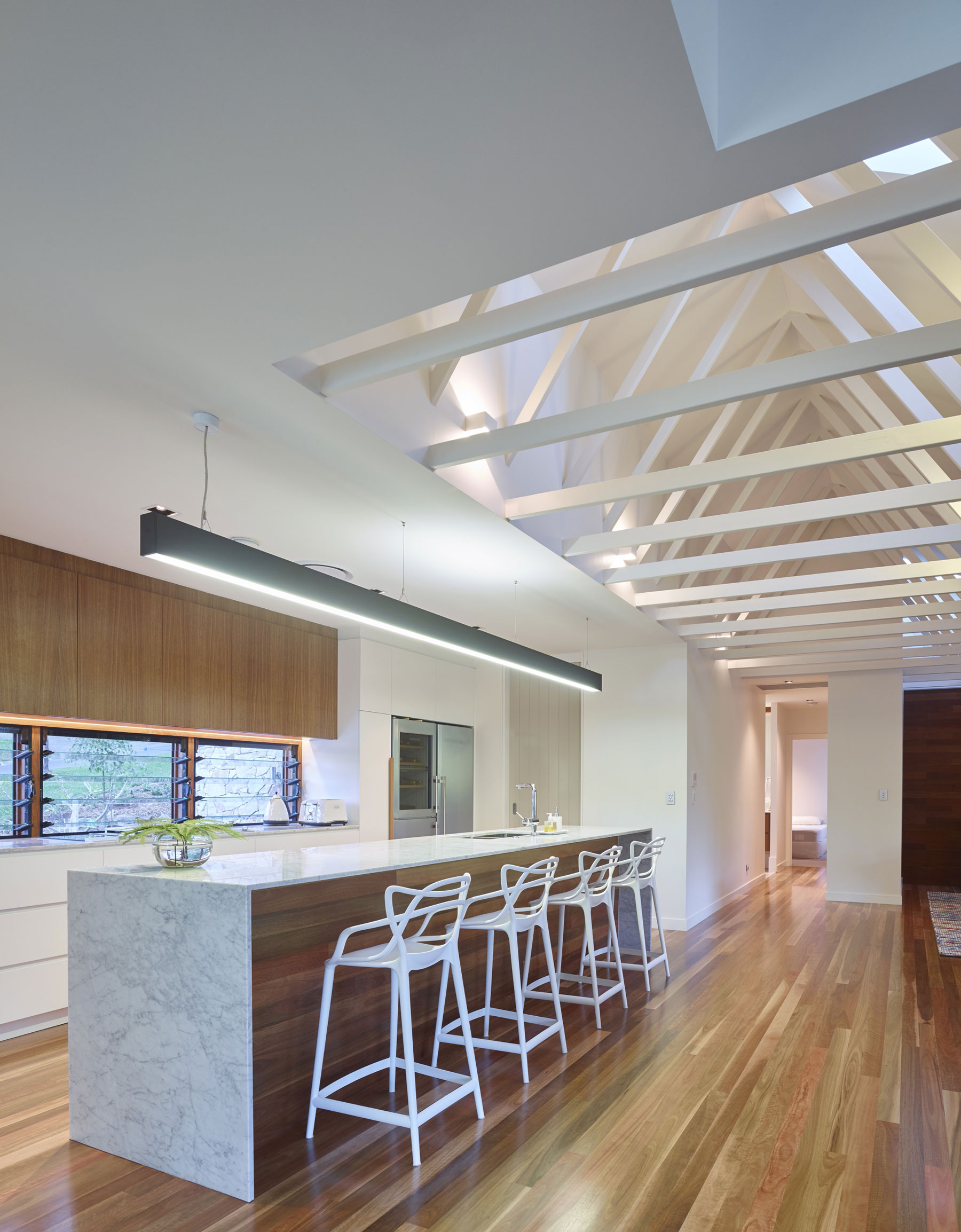 A Stunning Contemporary Home in the Beautiful Forests of Kenmore Hills by Shaun Lockyer Architects (11)