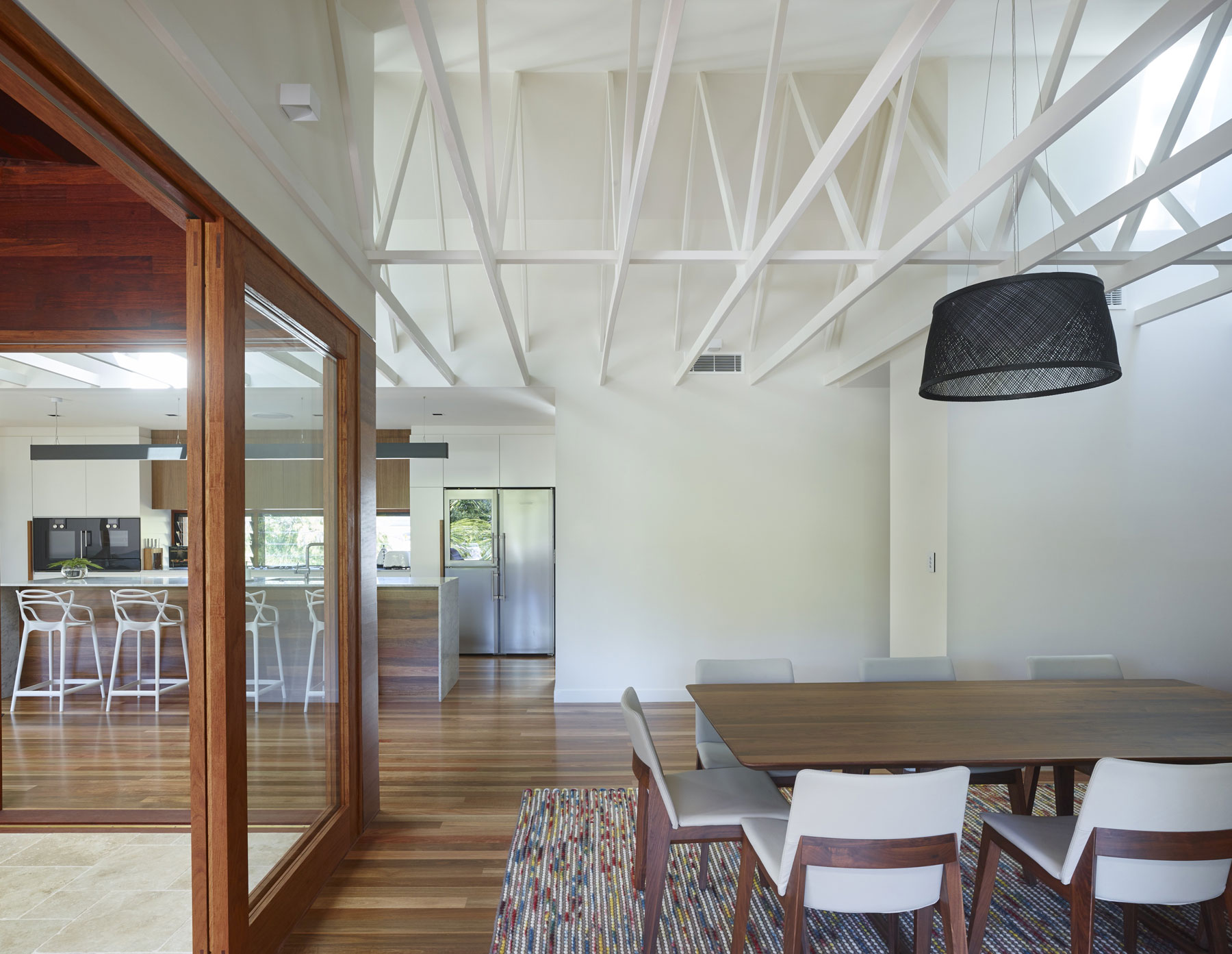 A Stunning Contemporary Home in the Beautiful Forests of Kenmore Hills by Shaun Lockyer Architects (14)