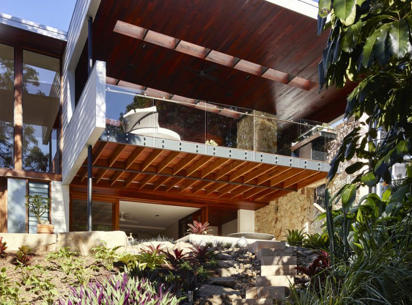 A Stunning Contemporary Home in the Beautiful Forests of Kenmore Hills by Shaun Lockyer Architects (2)