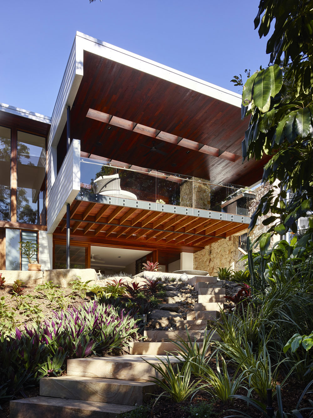A Stunning Contemporary Home in the Beautiful Forests of Kenmore Hills by Shaun Lockyer Architects (2)