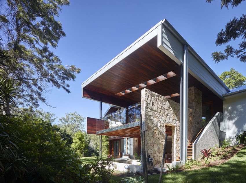 A Stunning Contemporary Home in the Beautiful Forests of Kenmore Hills by Shaun Lockyer Architects (3)