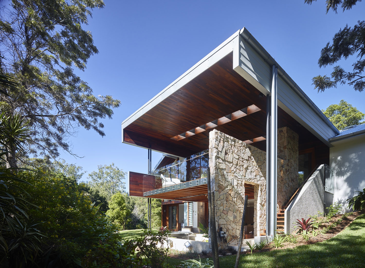 A Stunning Contemporary Home in the Beautiful Forests of Kenmore Hills by Shaun Lockyer Architects (3)