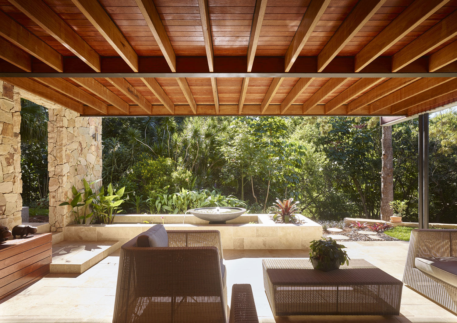 A Stunning Contemporary Home in the Beautiful Forests of Kenmore Hills by Shaun Lockyer Architects (8)