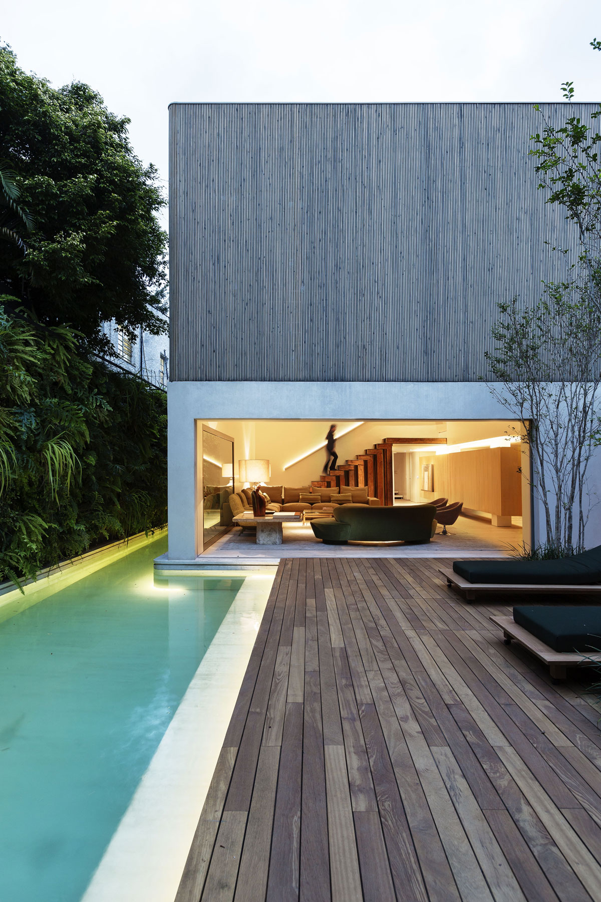 An 80s Home Turned into a Luminous and Functional House in São Paulo by Studio Arthur Casas (11)