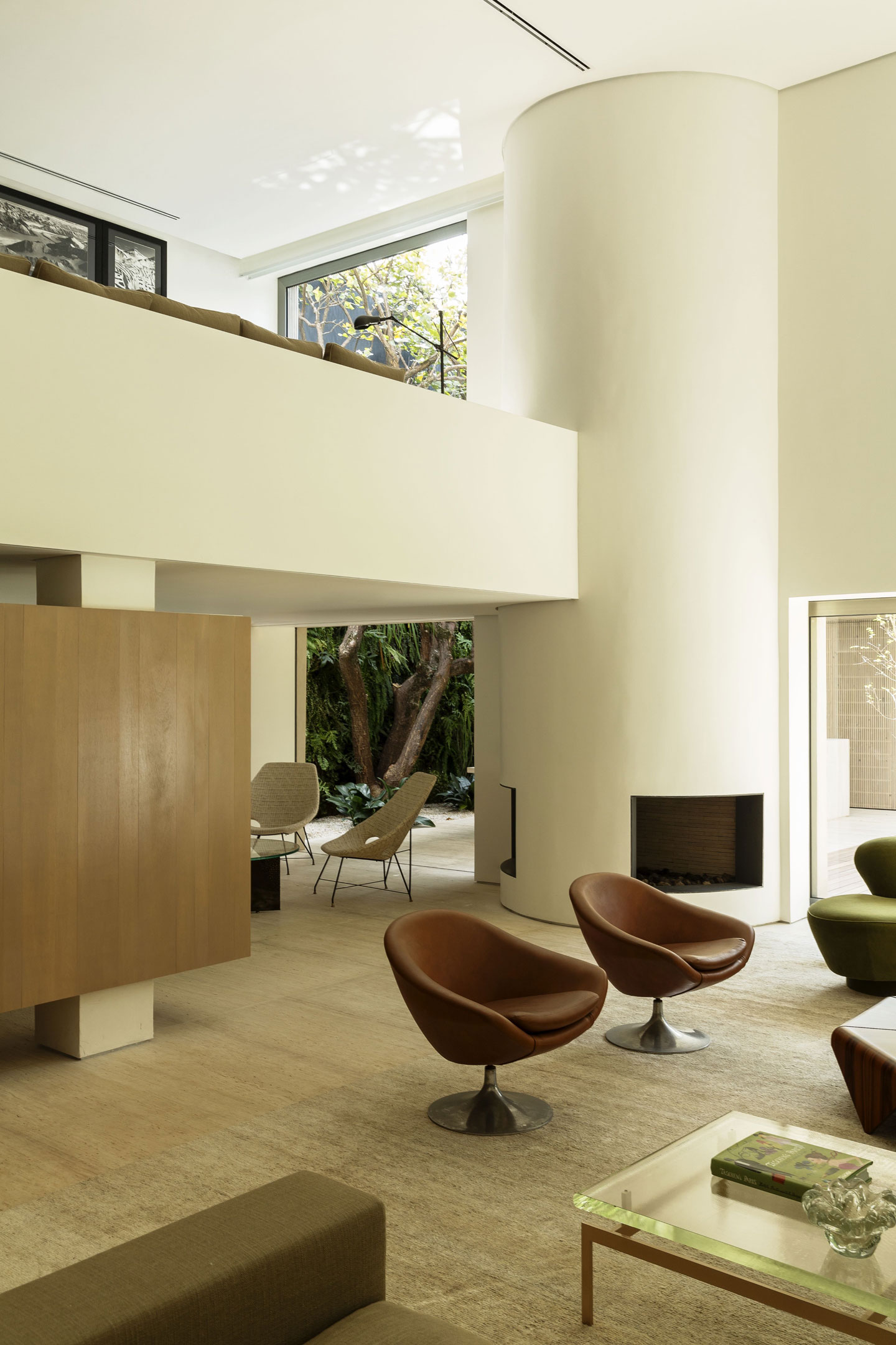 An 80s Home Turned into a Luminous and Functional House in São Paulo by Studio Arthur Casas (3)