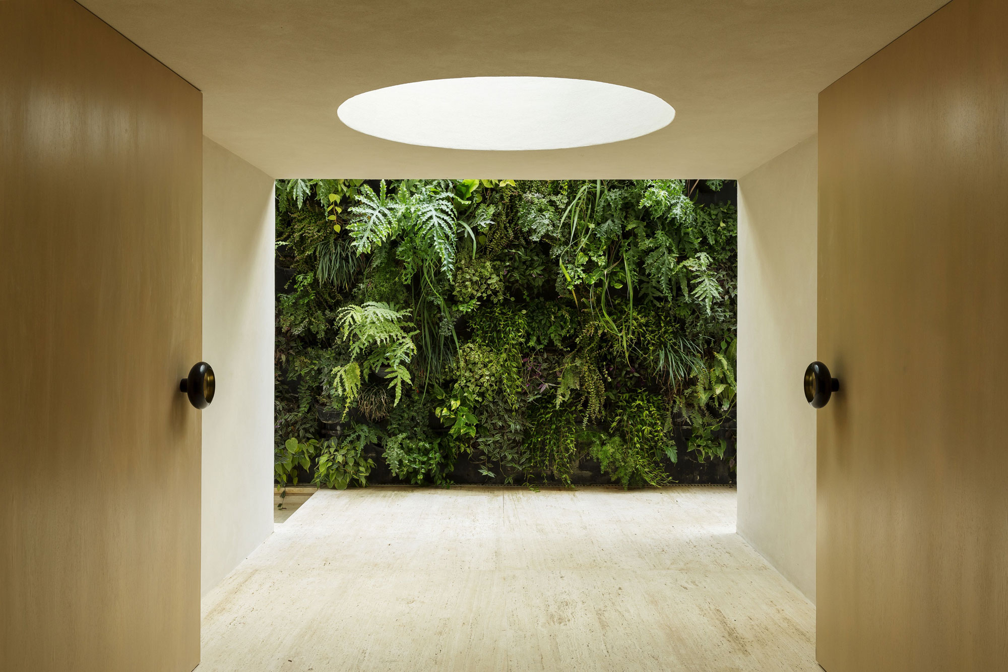 An 80s Home Turned into a Luminous and Functional House in São Paulo by Studio Arthur Casas (7)