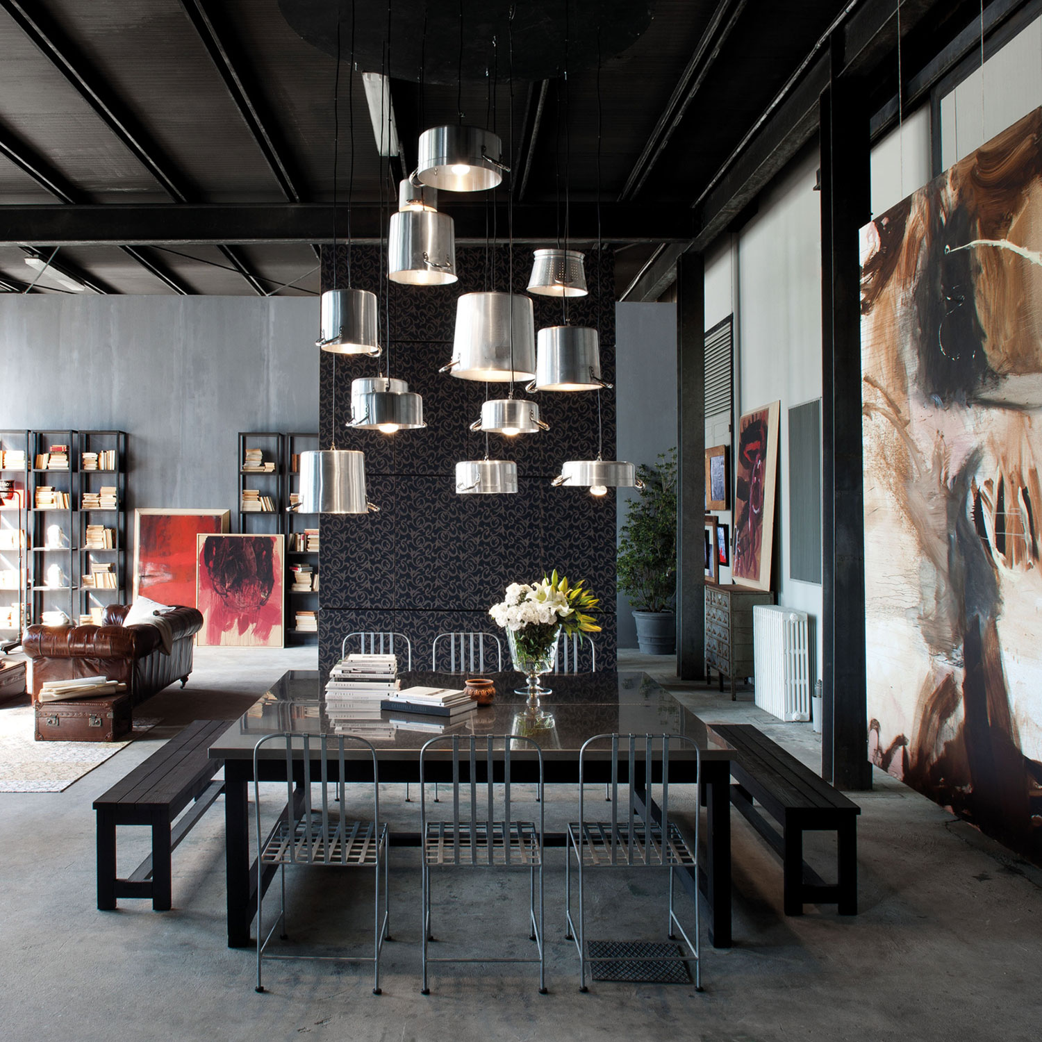 An Eclectic and Stylish Apartment Wrapped on Dark and Dramatic Color in Milan by Silvio Stefani (1)