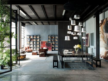 An Eclectic and Stylish Apartment Wrapped on Dark and Dramatic Color in Milan by Silvio Stefani (2)