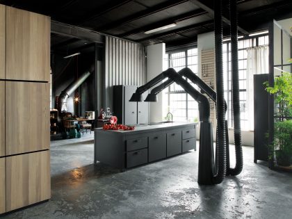 An Eclectic and Stylish Apartment Wrapped on Dark and Dramatic Color in Milan by Silvio Stefani (9)