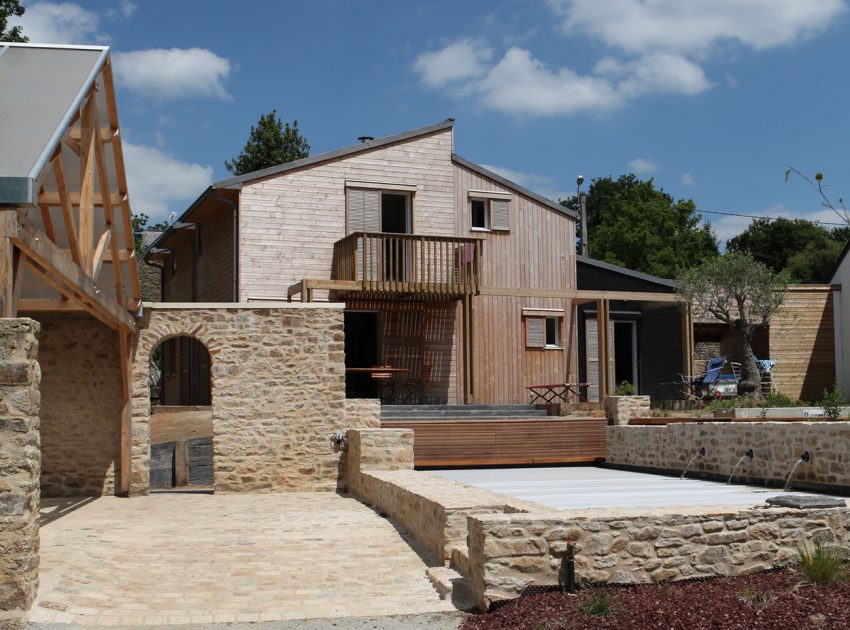 An Eco-Friendly Bioclimatic House with Stunning Views in Port of Saint Goustan by Patrice Bideau Architecte (1)