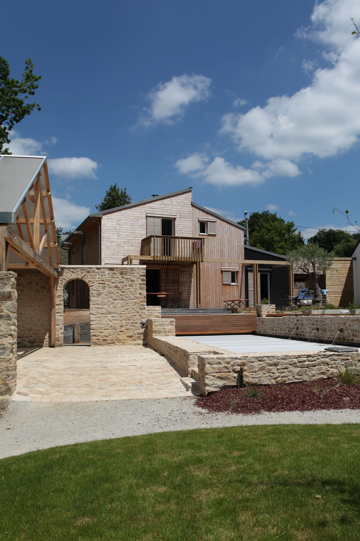 An Eco-Friendly Bioclimatic House with Stunning Views in Port of Saint Goustan by Patrice Bideau Architecte (1)