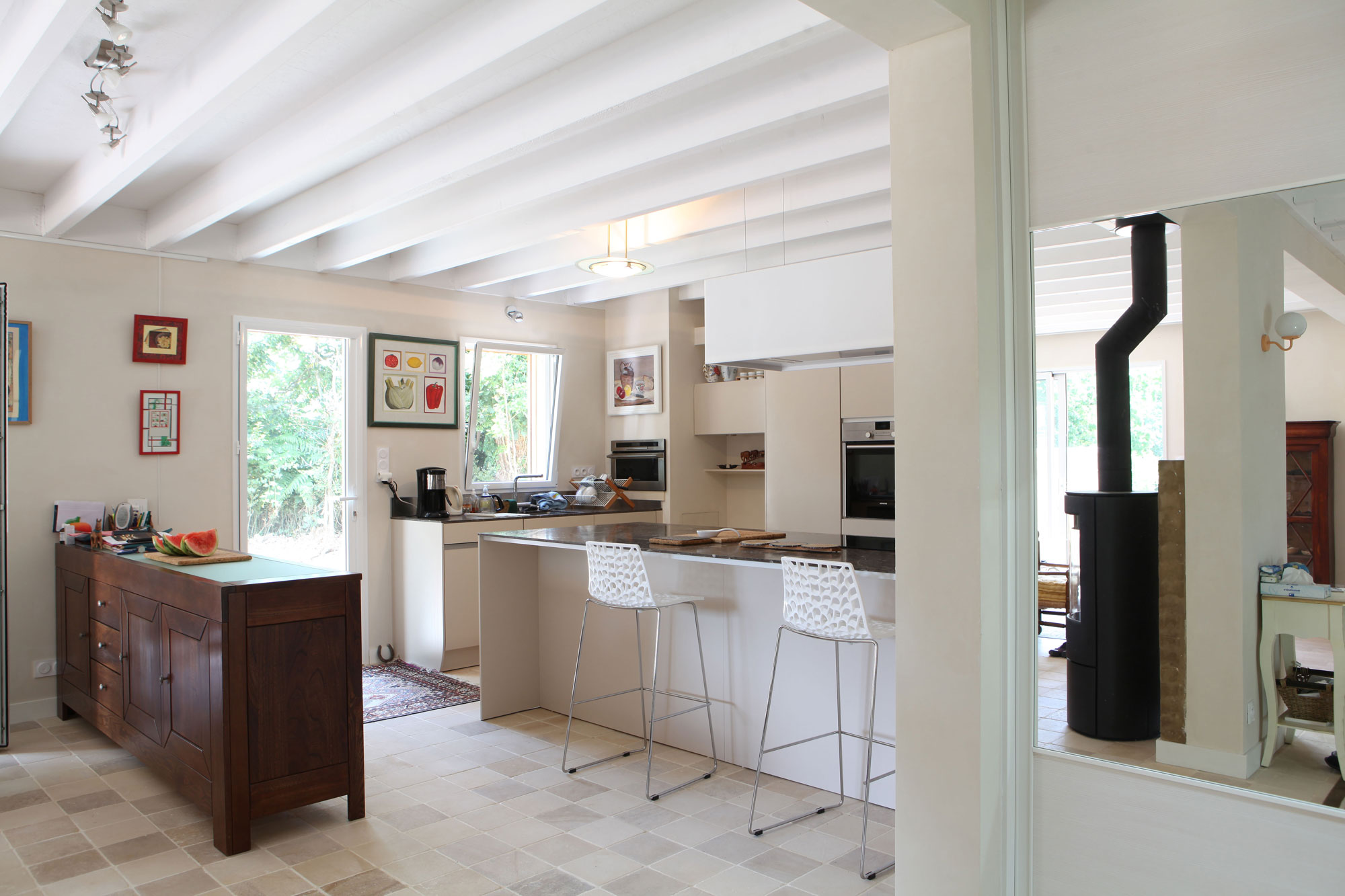 An Eco-Friendly Bioclimatic House with Stunning Views in Port of Saint Goustan by Patrice Bideau Architecte (10)