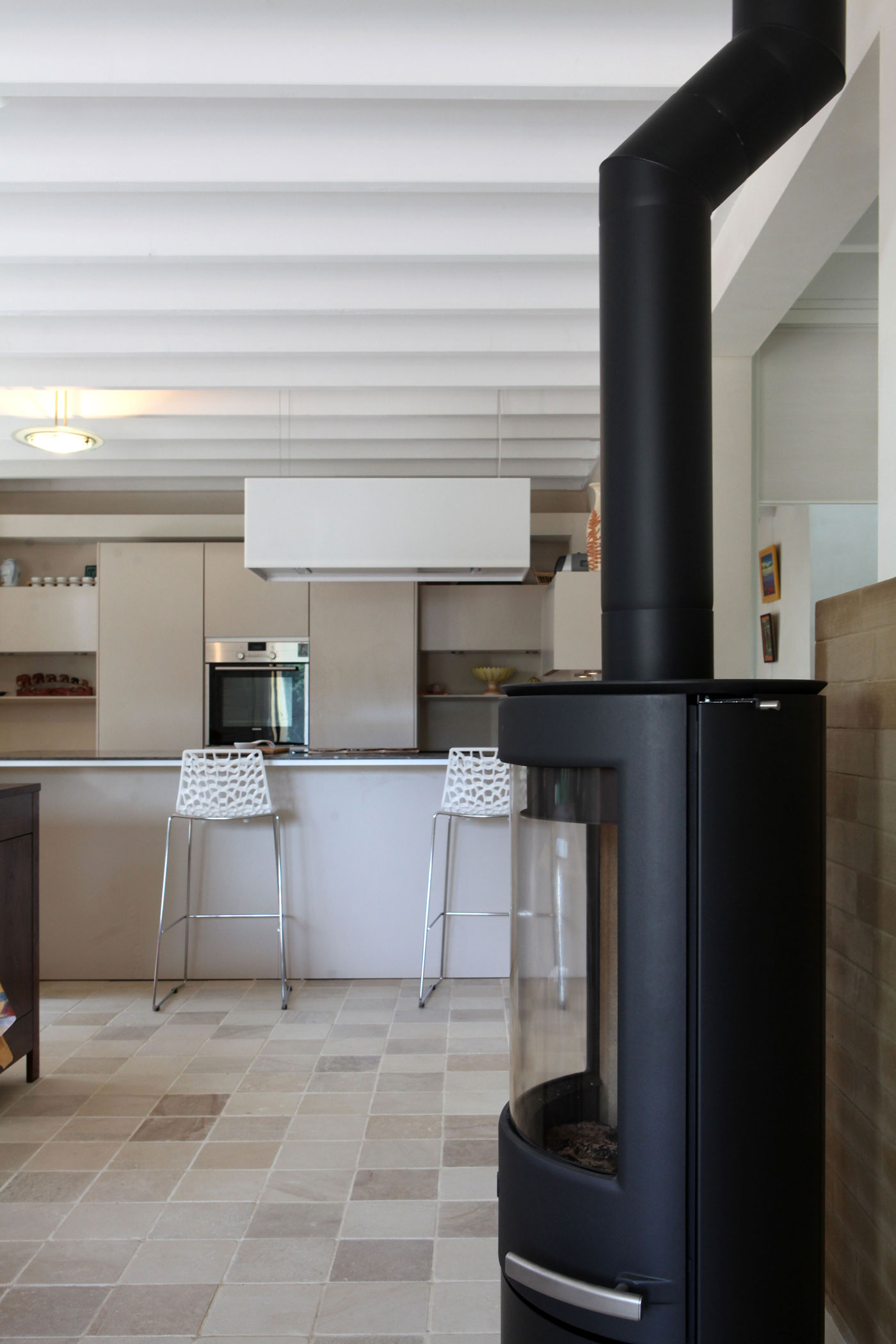 An Eco-Friendly Bioclimatic House with Stunning Views in Port of Saint Goustan by Patrice Bideau Architecte (11)