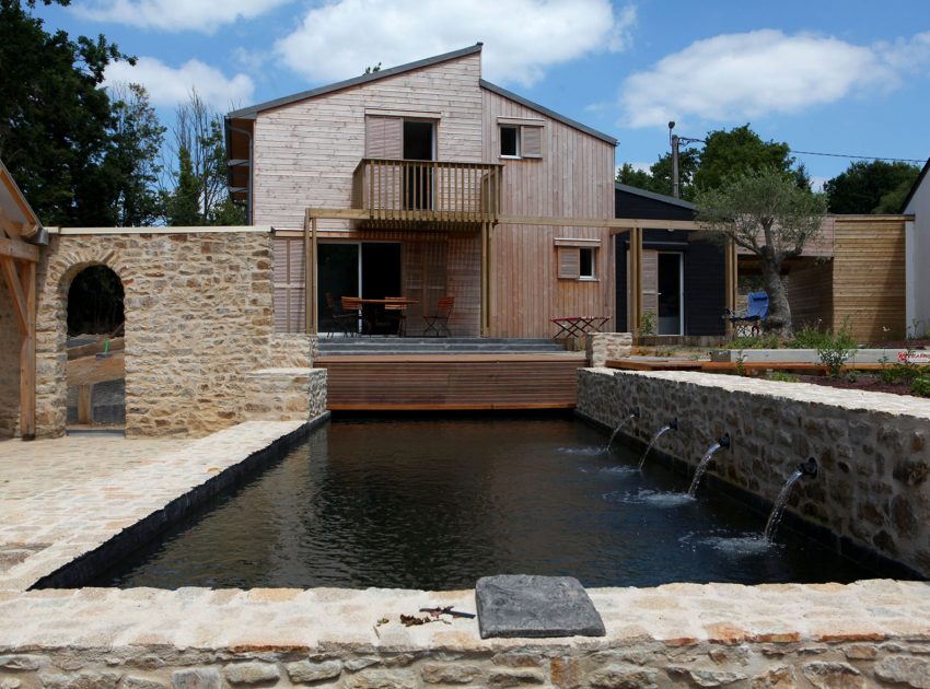 An Eco-Friendly Bioclimatic House with Stunning Views in Port of Saint Goustan by Patrice Bideau Architecte (2)