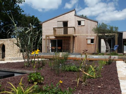 An Eco-Friendly Bioclimatic House with Stunning Views in Port of Saint Goustan by Patrice Bideau Architecte (4)