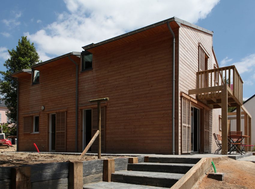 An Eco-Friendly Bioclimatic House with Stunning Views in Port of Saint Goustan by Patrice Bideau Architecte (5)