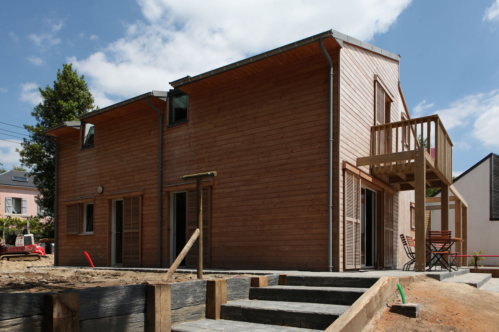 An Eco-Friendly Bioclimatic House with Stunning Views in Port of Saint Goustan by Patrice Bideau Architecte (5)