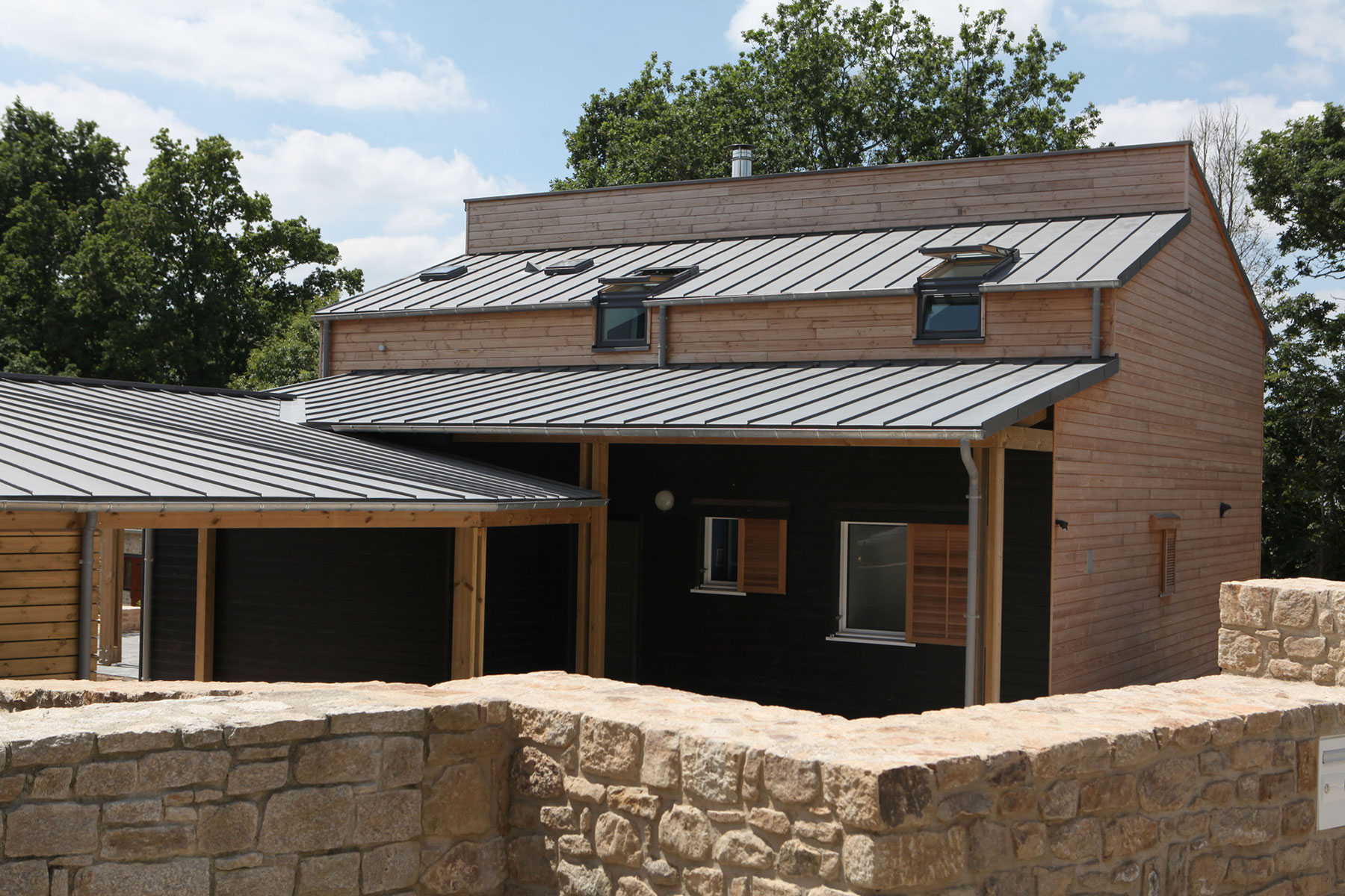 An Eco-Friendly Bioclimatic House with Stunning Views in Port of Saint Goustan by Patrice Bideau Architecte (8)