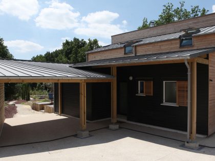 An Eco-Friendly Bioclimatic House with Stunning Views in Port of Saint Goustan by Patrice Bideau Architecte (9)