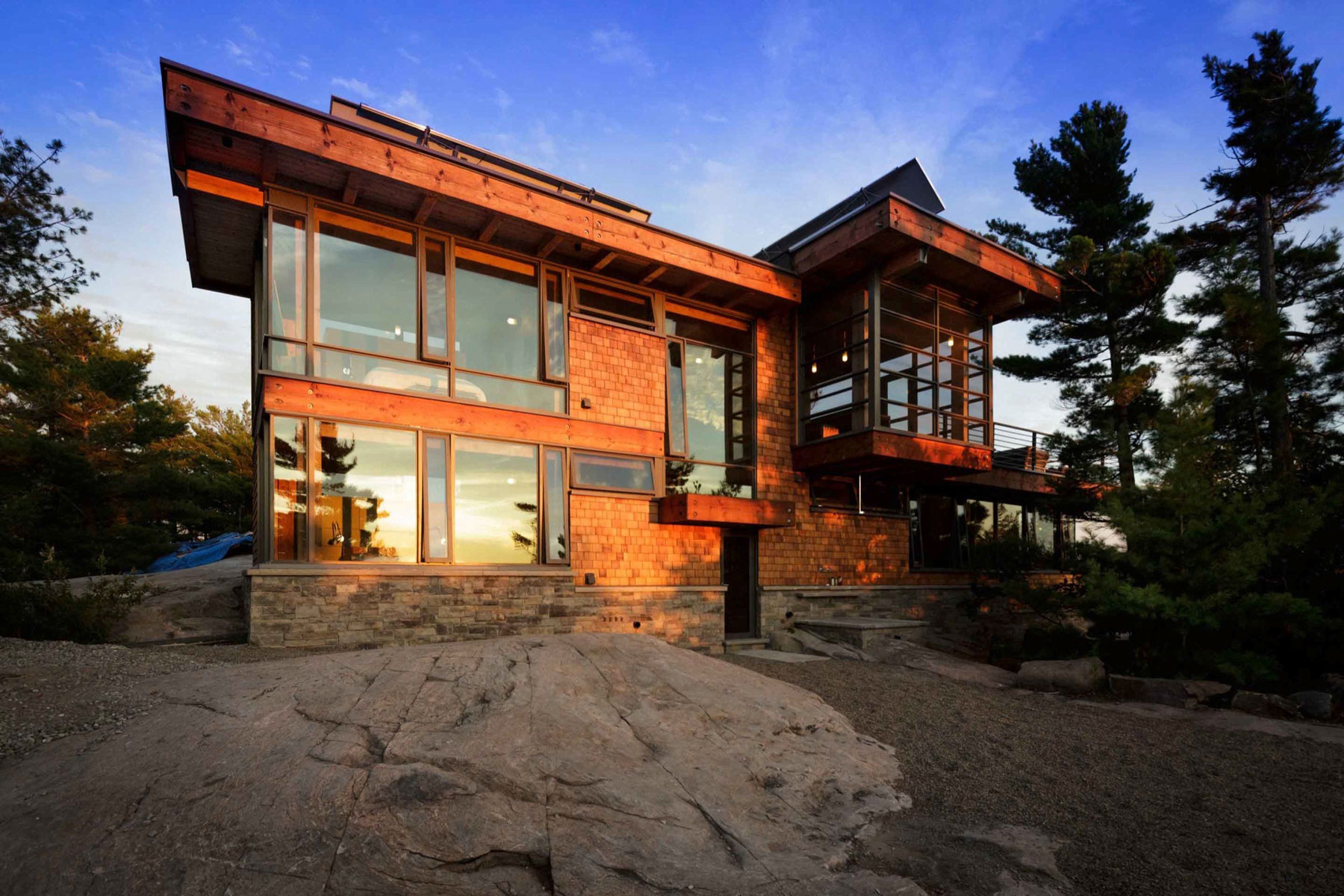 An Eco-Friendly Contemporary Cottage with a Welcoming Atmosphere on Monument Channel by CORE Architects (13)