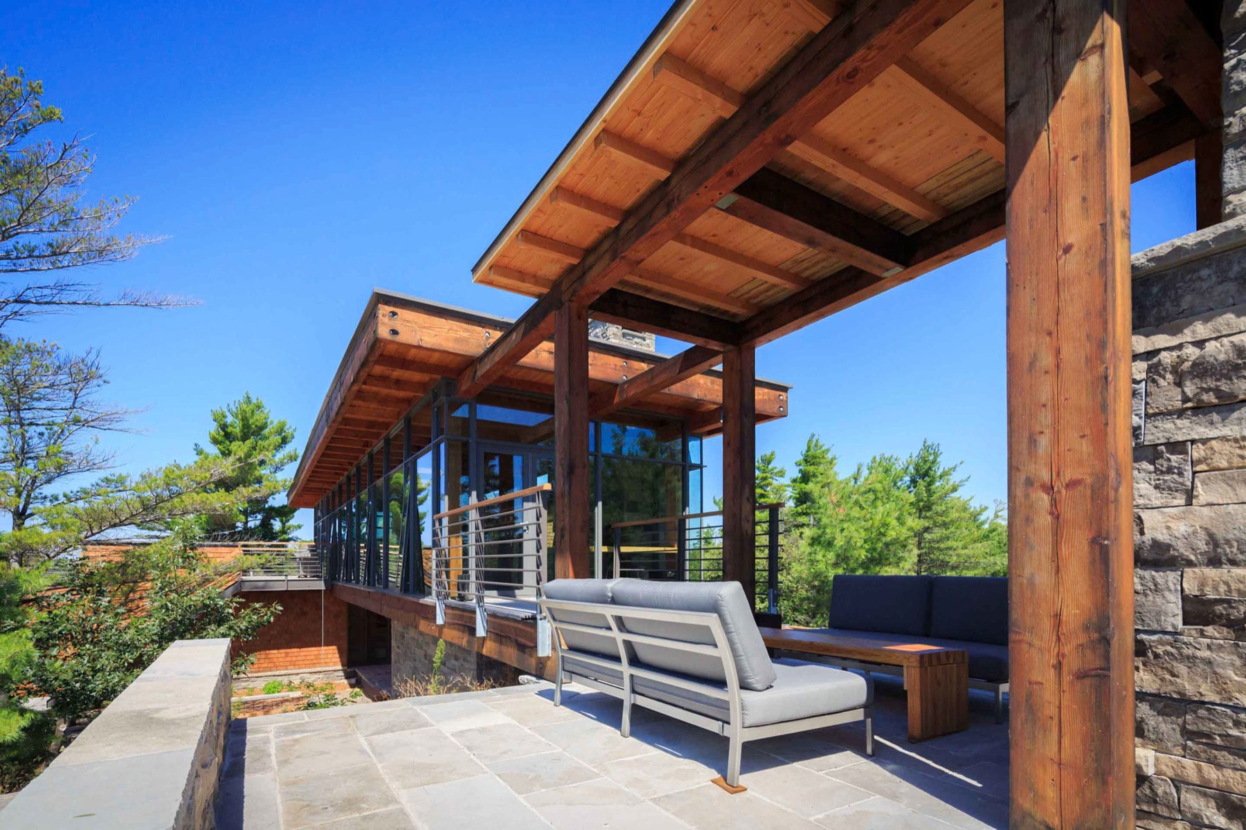 An Eco-Friendly Contemporary Cottage with a Welcoming Atmosphere on Monument Channel by CORE Architects (4)