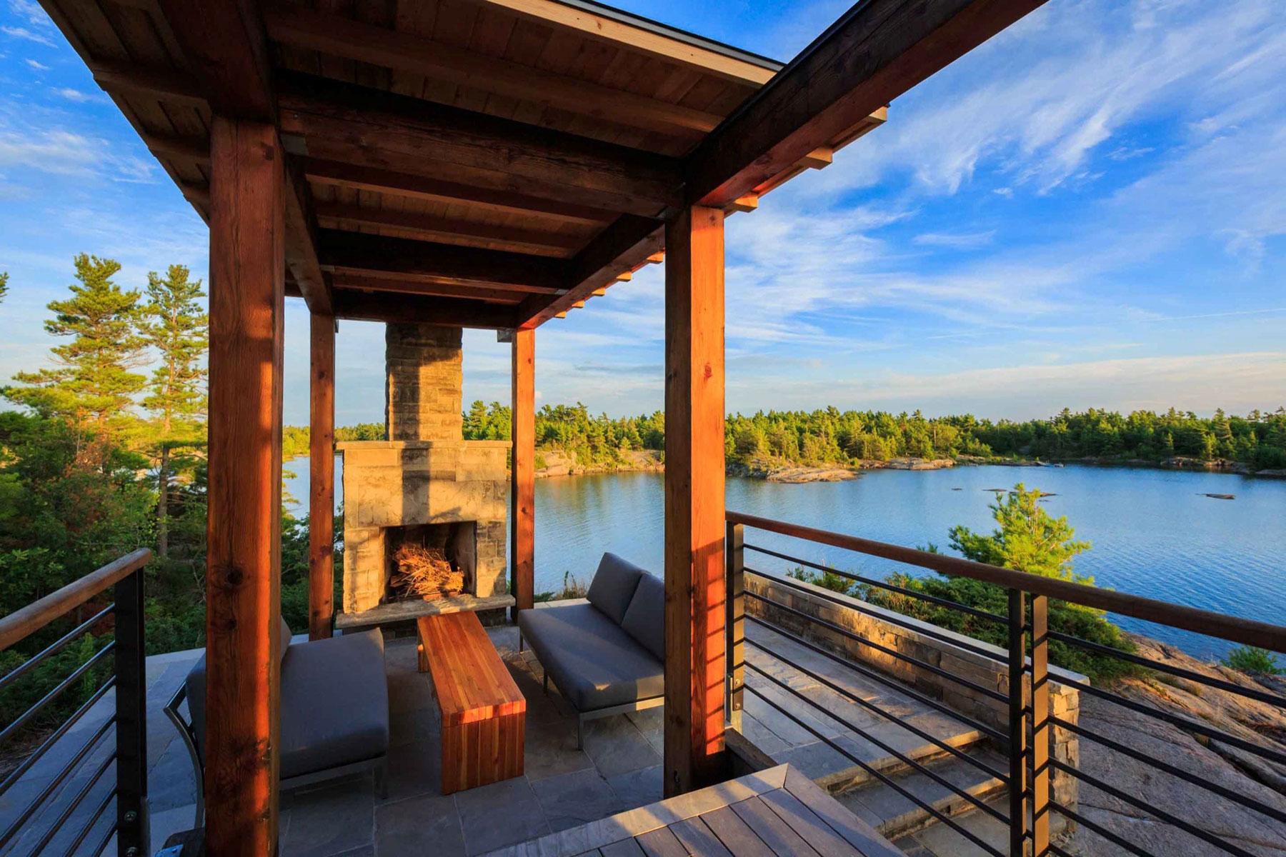 An Eco-Friendly Contemporary Cottage with a Welcoming Atmosphere on Monument Channel by CORE Architects (5)