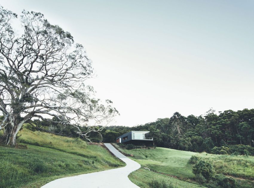 An Eco-Friendly Contemporary Home on the Sunshine Coast, Queensland by Teeland Architects (1)