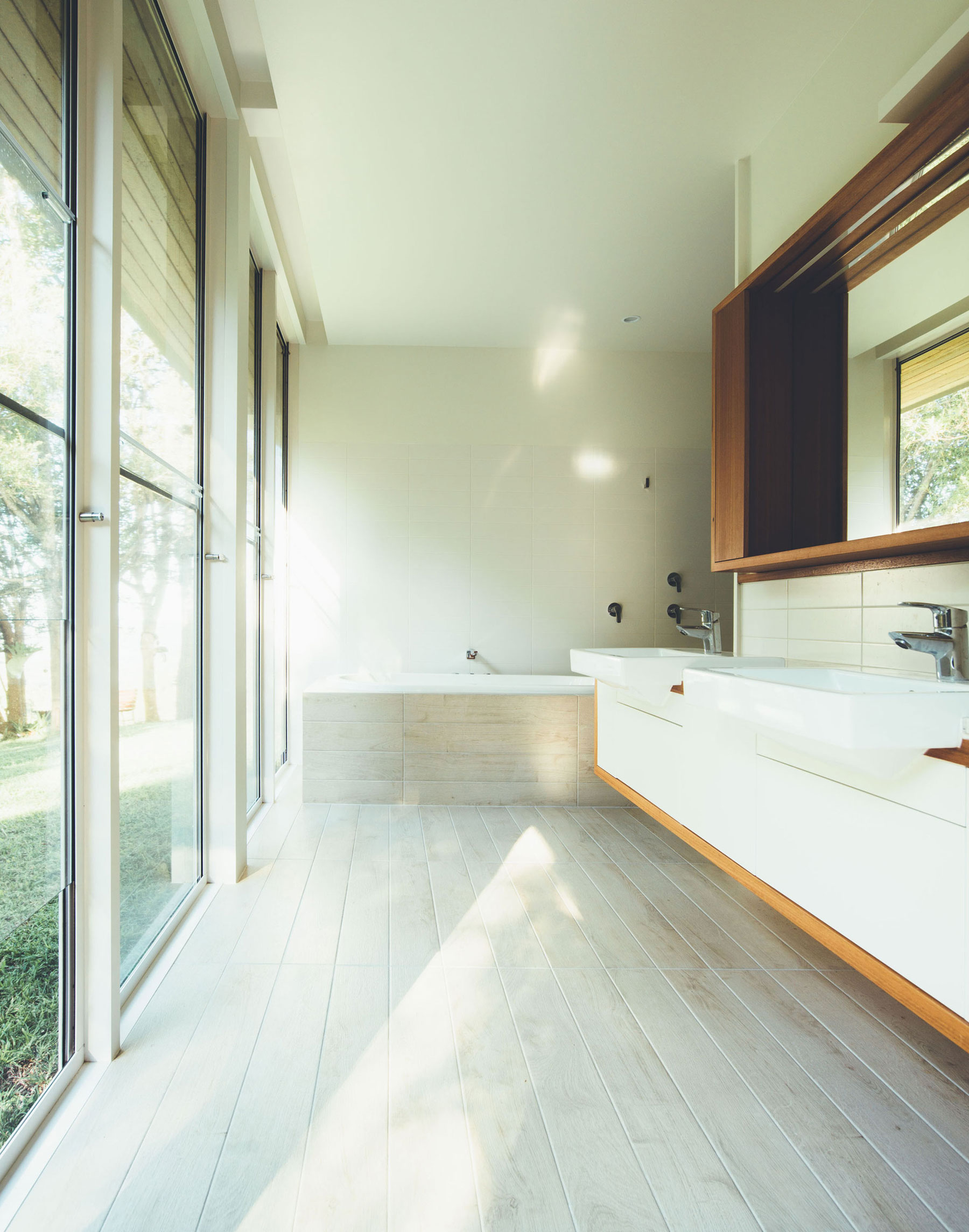 An Eco-Friendly Contemporary Home on the Sunshine Coast, Queensland by Teeland Architects (14)