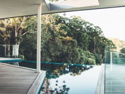 An Eco-Friendly Contemporary Home on the Sunshine Coast, Queensland by Teeland Architects (9)