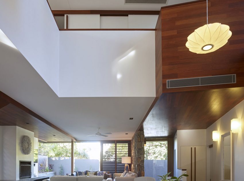 An Elegant Contemporary Beach House with Stunning Interior and Exterior in Newstead by Shaun Lockyer Architects (13)