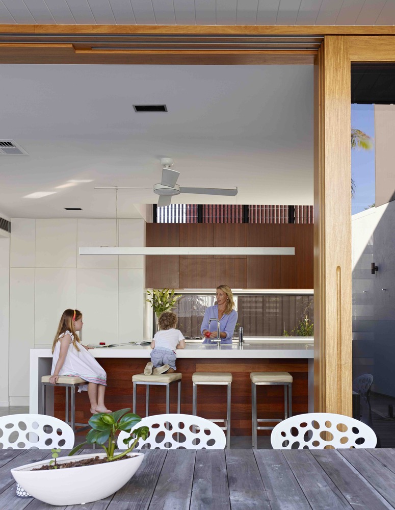 An Elegant Contemporary Beach House with Stunning Interior and Exterior in Newstead by Shaun Lockyer Architects (14)