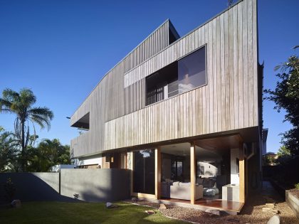 An Elegant Contemporary Beach House with Stunning Interior and Exterior in Newstead by Shaun Lockyer Architects (2)