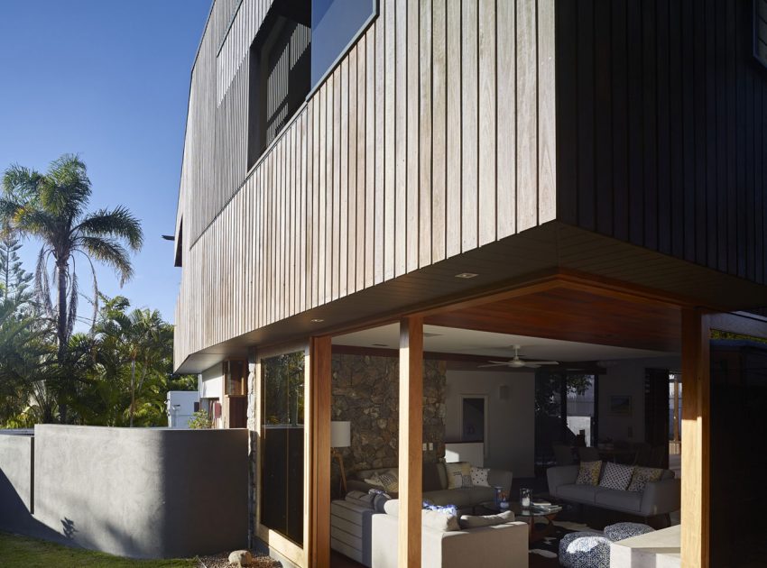 An Elegant Contemporary Beach House with Stunning Interior and Exterior in Newstead by Shaun Lockyer Architects (3)