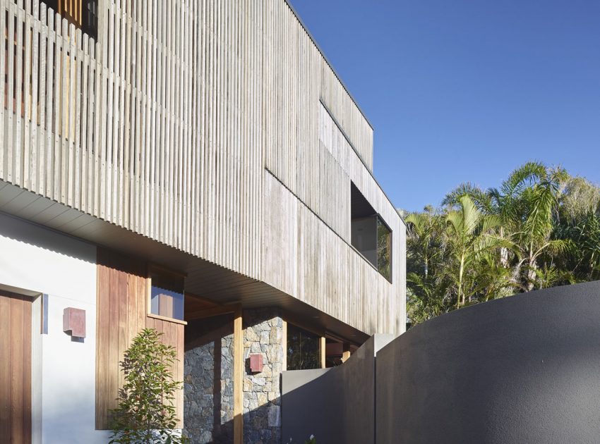 An Elegant Contemporary Beach House with Stunning Interior and Exterior in Newstead by Shaun Lockyer Architects (4)