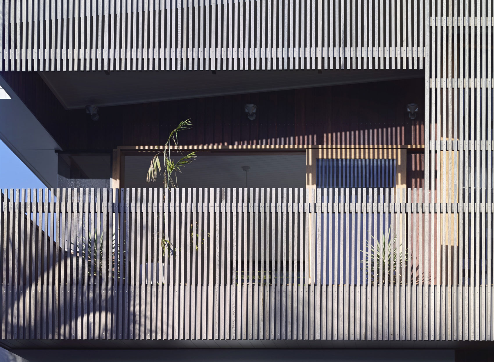 An Elegant Contemporary Beach House with Stunning Interior and Exterior in Newstead by Shaun Lockyer Architects (6)