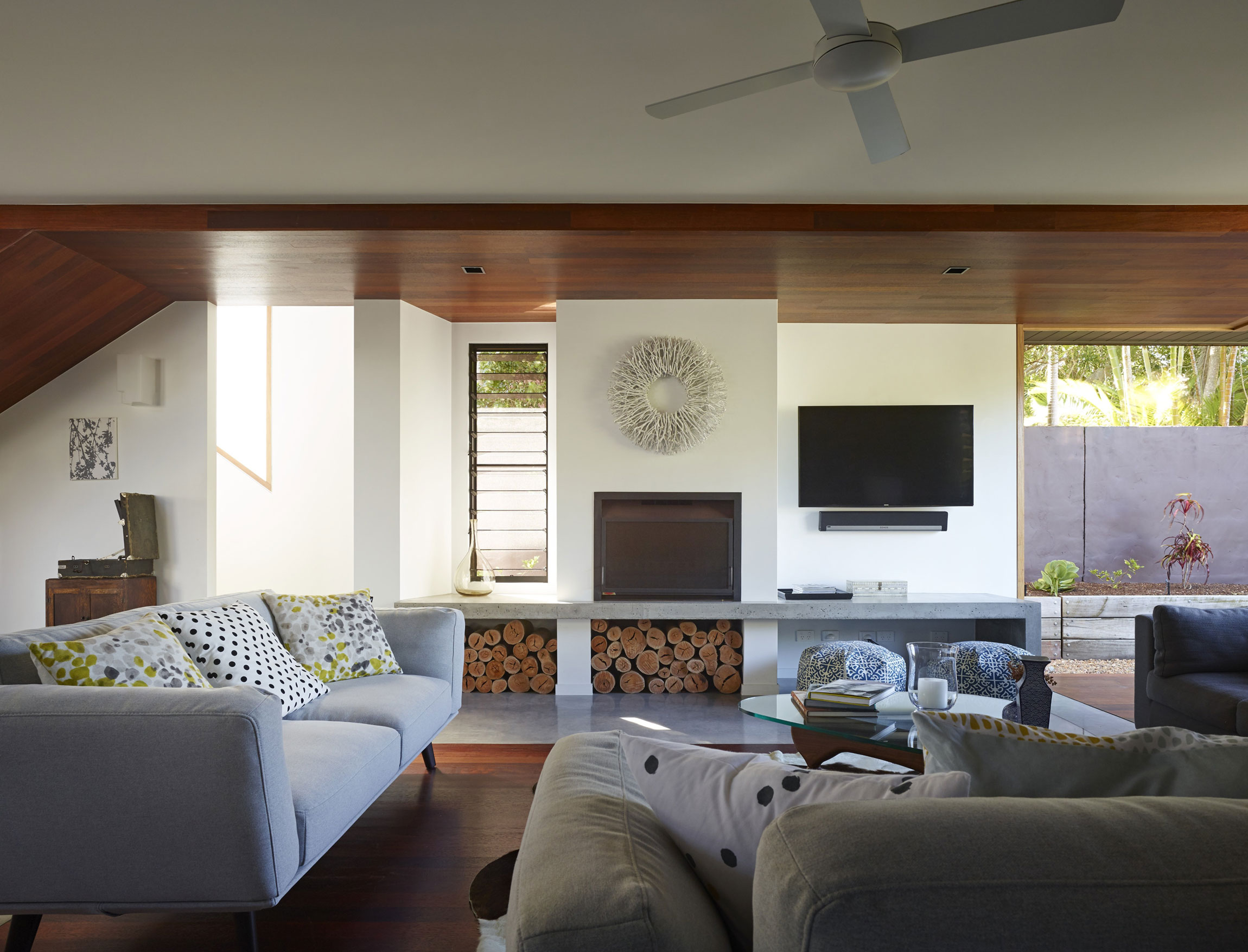 An Elegant Contemporary Beach House with Stunning Interior and Exterior in Newstead by Shaun Lockyer Architects (9)