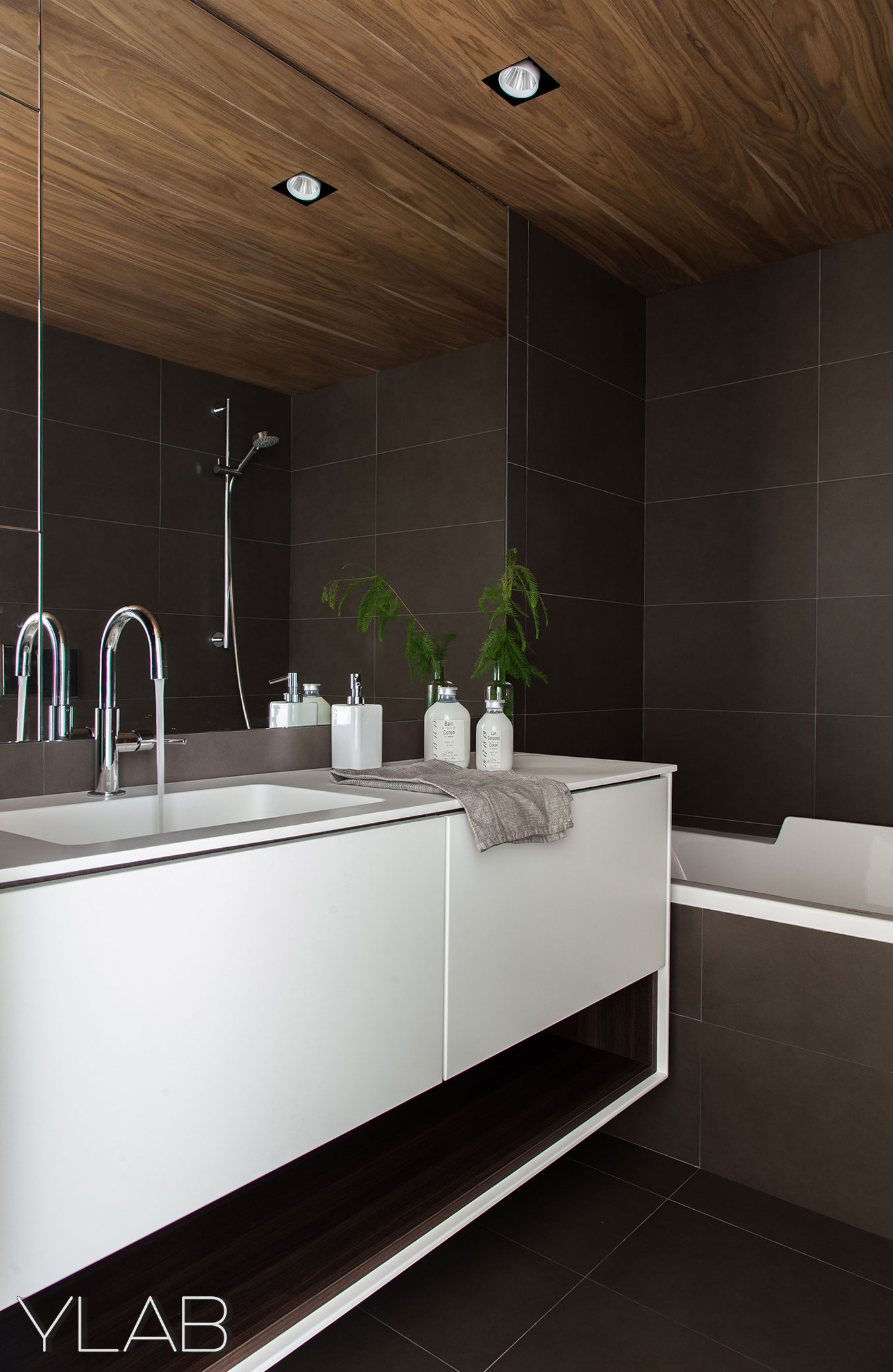 An Elegant Contemporary Home in the Suburbs of Barcelona by YLAB Arquitectos (16)