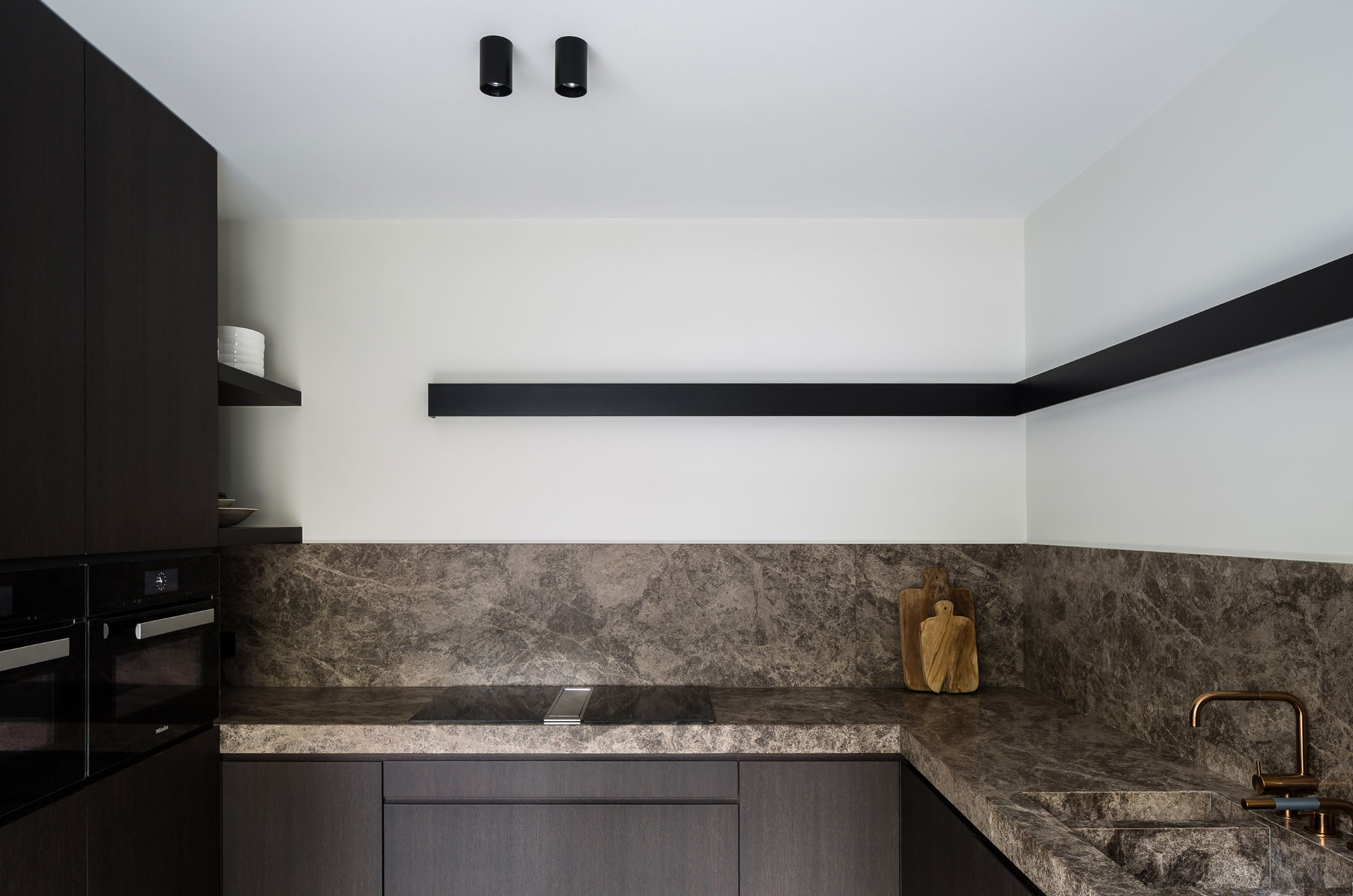 An Elegant Contemporary Home with Earthy and Masculine Interiors in Belgium by JUMA Architects (10)