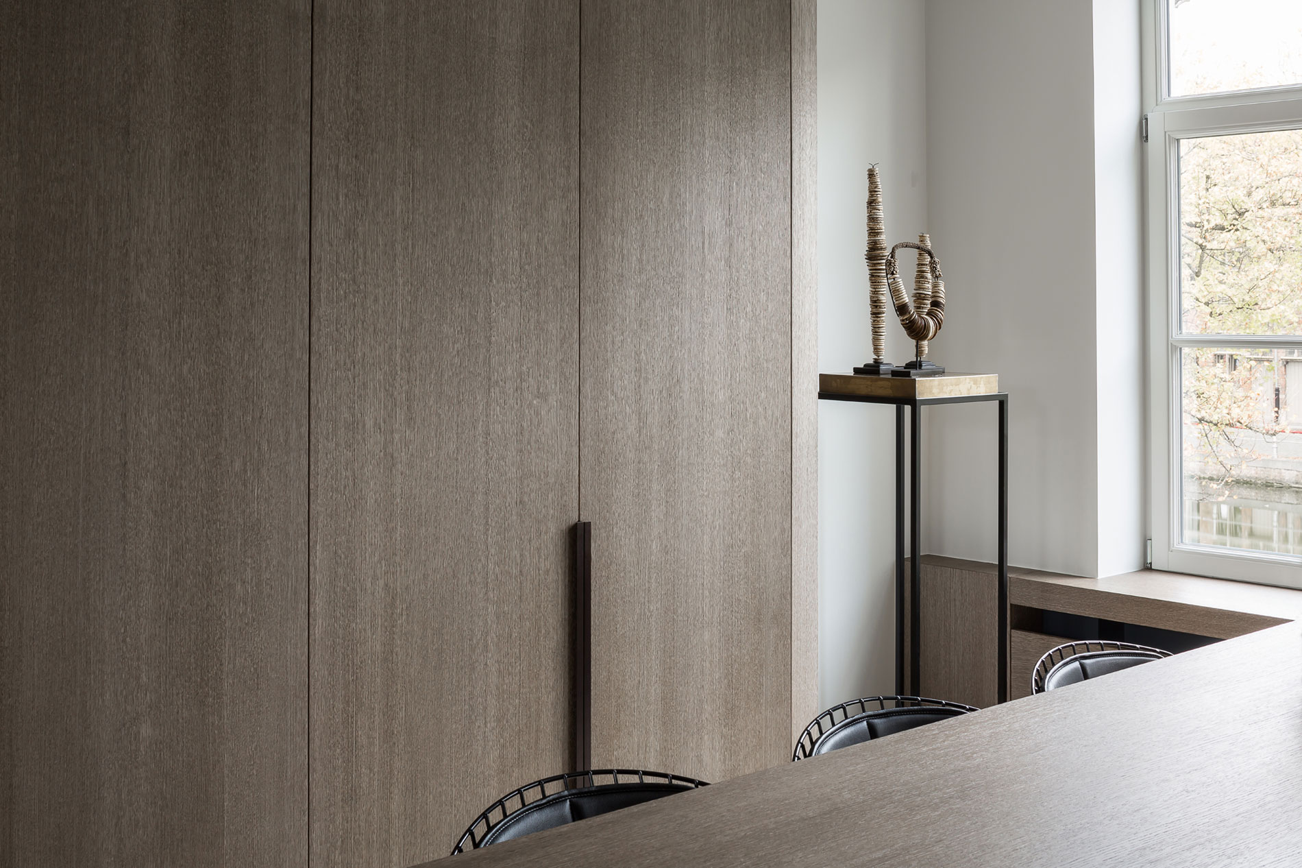 An Elegant Contemporary Home with Earthy and Masculine Interiors in Belgium by JUMA Architects (12)