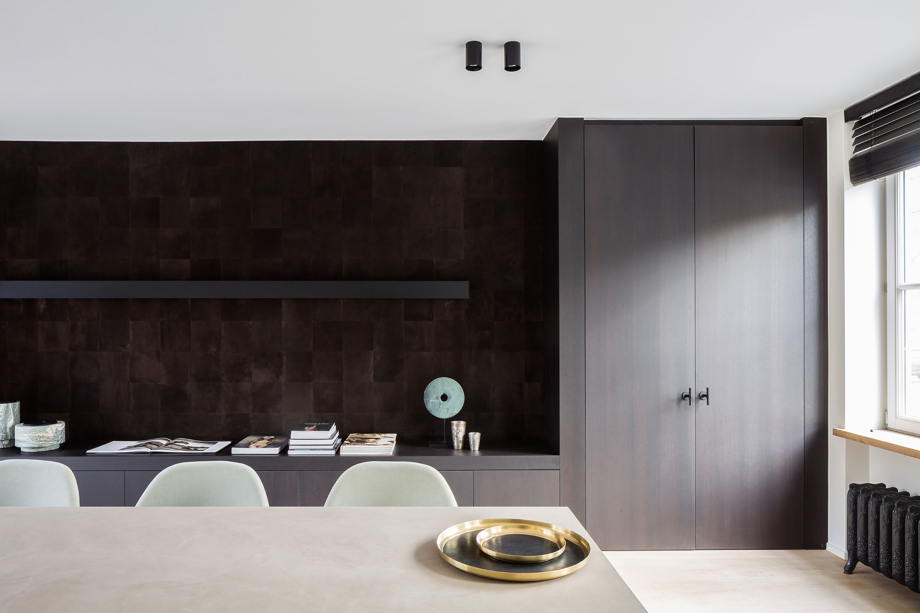 An Elegant Contemporary Home with Earthy and Masculine Interiors in Belgium by JUMA Architects (16)