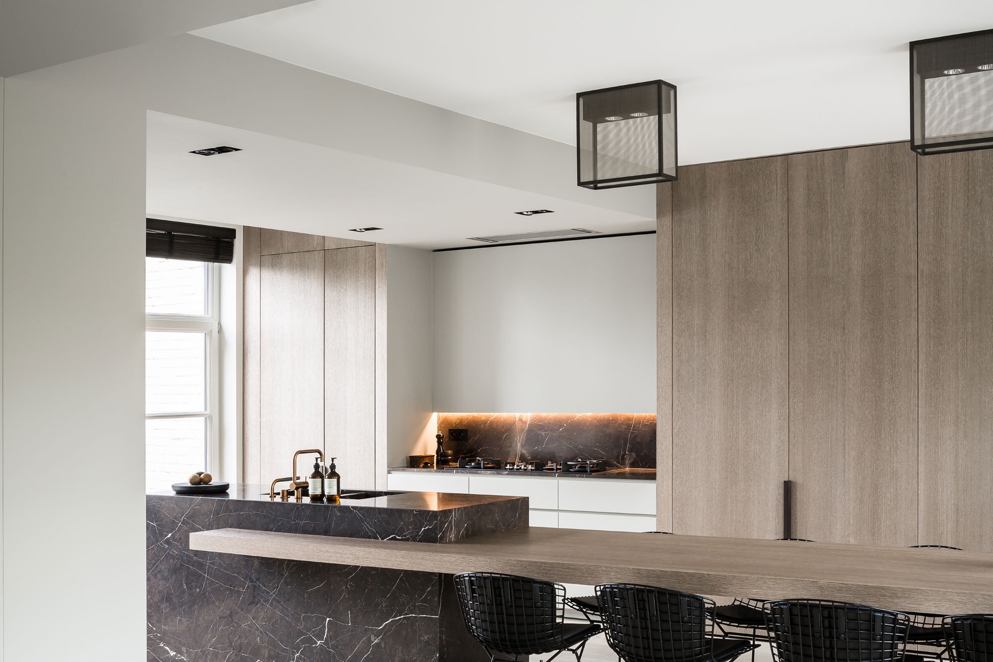 An Elegant Contemporary Home with Earthy and Masculine Interiors in Belgium by JUMA Architects (7)