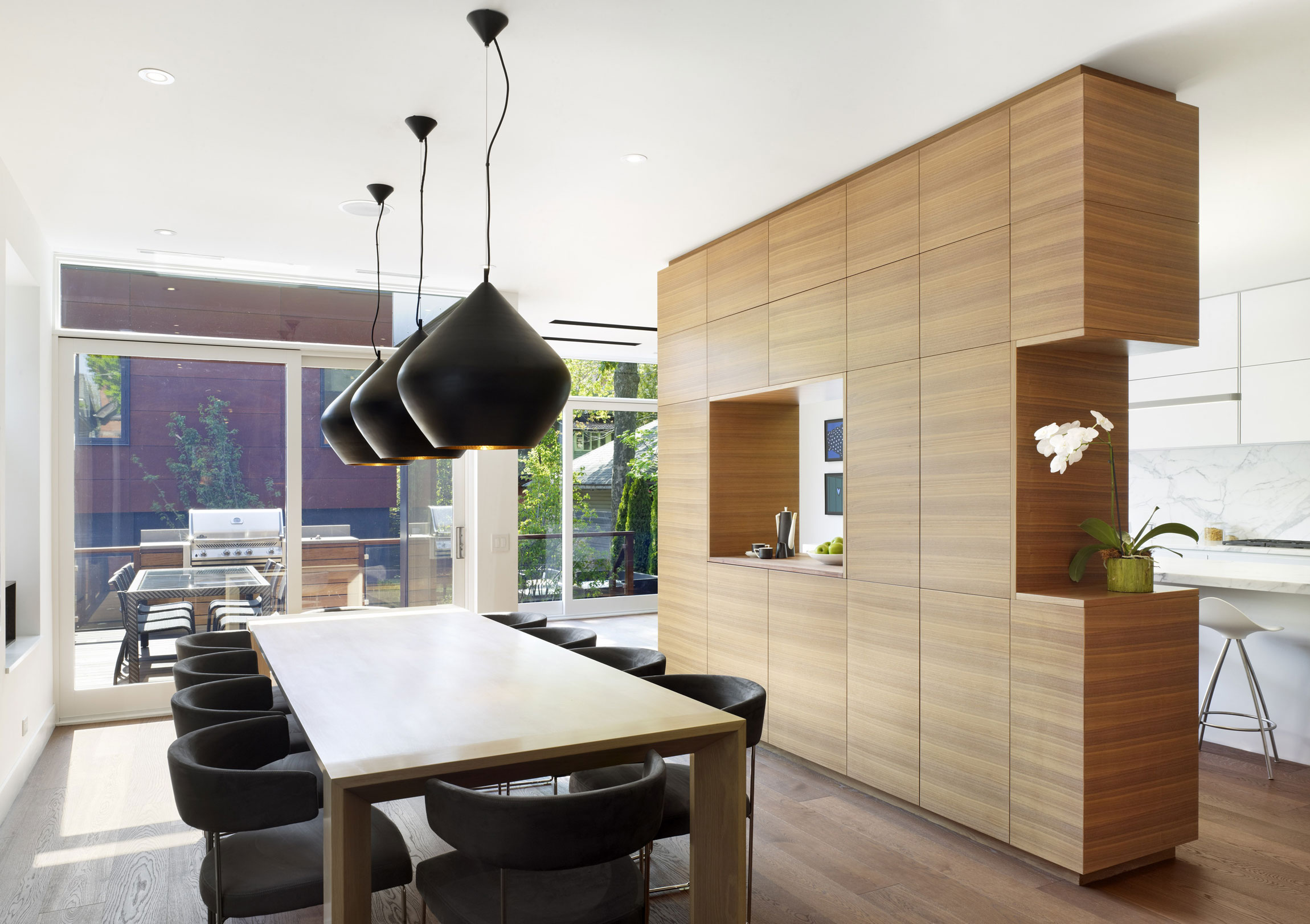 An Elegant Contemporary Home with Lots of Wood in Decor in Toronto by DUBBELDAM Architecture + Design (30)