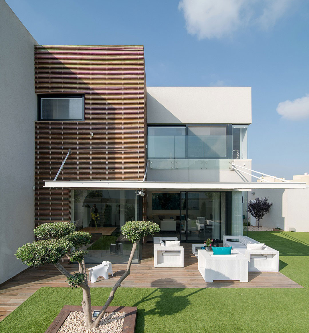An Elegant Contemporary Home with Luxurious Interiors in Bat Hadar by BLV Design/Architecture (1)