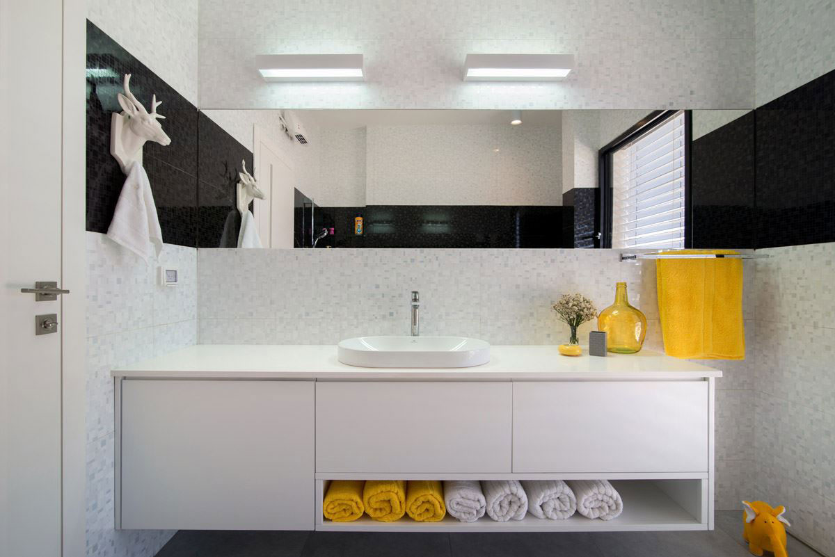 An Elegant Contemporary Home with Luxurious Interiors in Bat Hadar by BLV Design/Architecture (14)