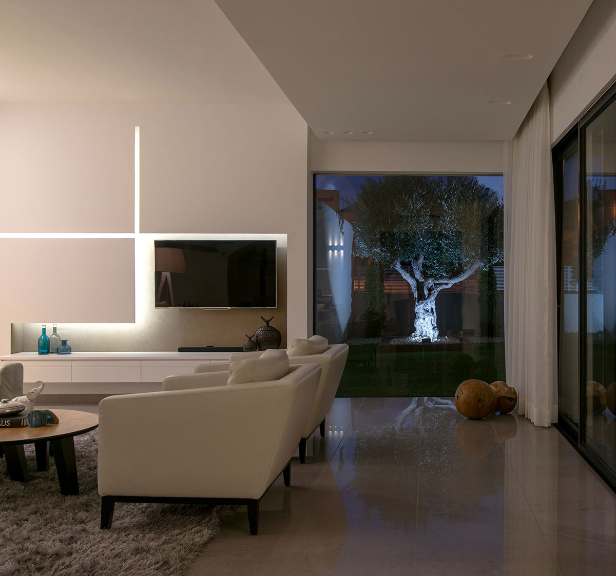 An Elegant Contemporary Home with Luxurious Interiors in Bat Hadar by BLV Design/Architecture (15)